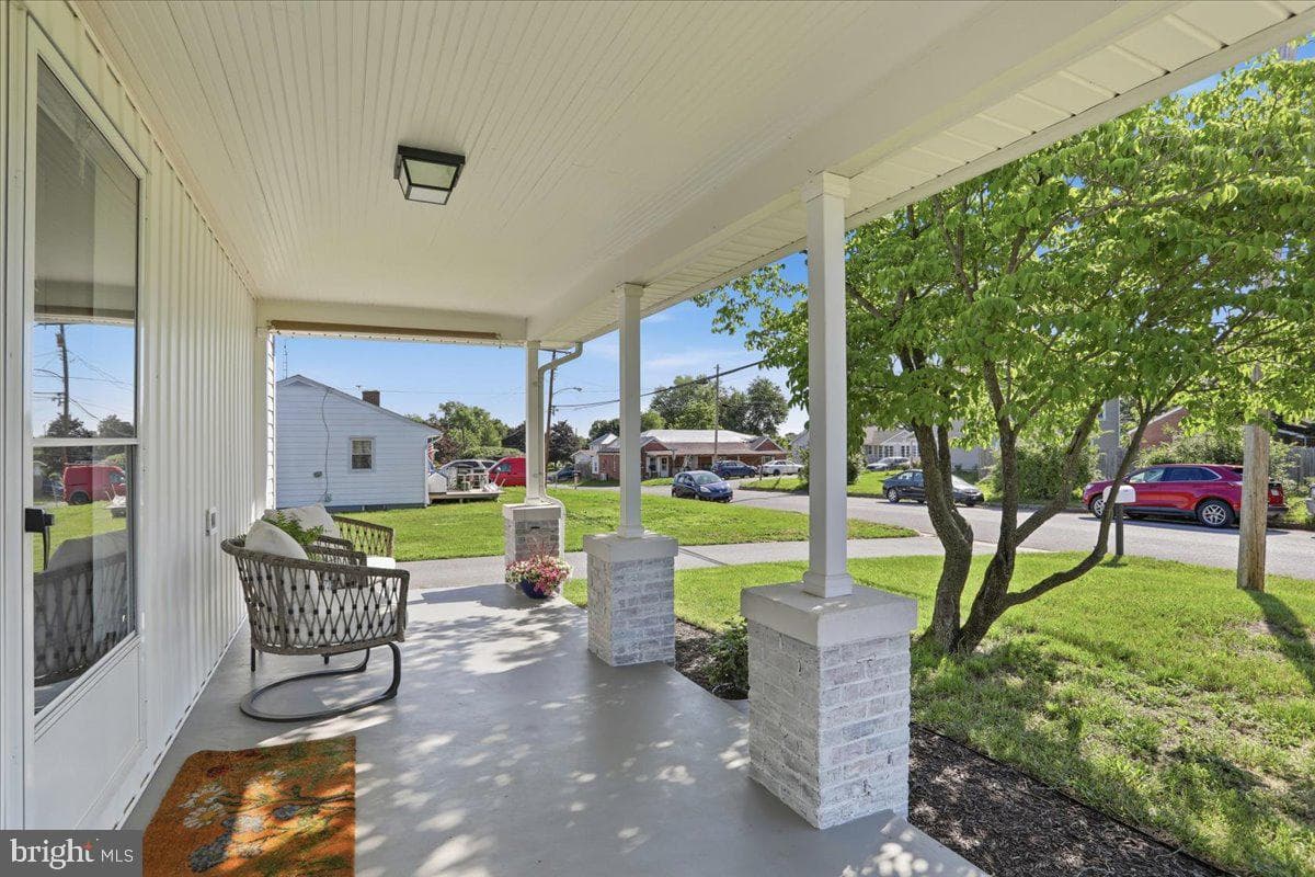218 N Western Avenue photo 4