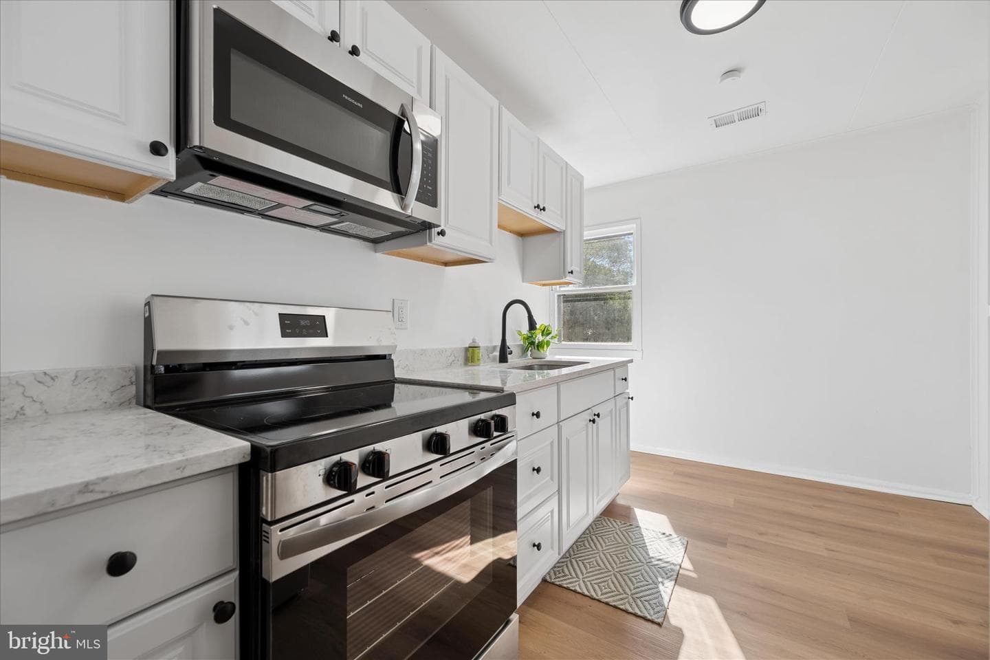 611 State Circle photo 9