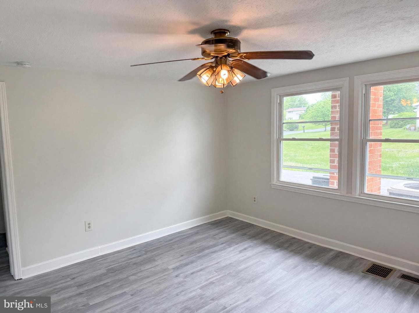 98 Grimes Drive photo 7