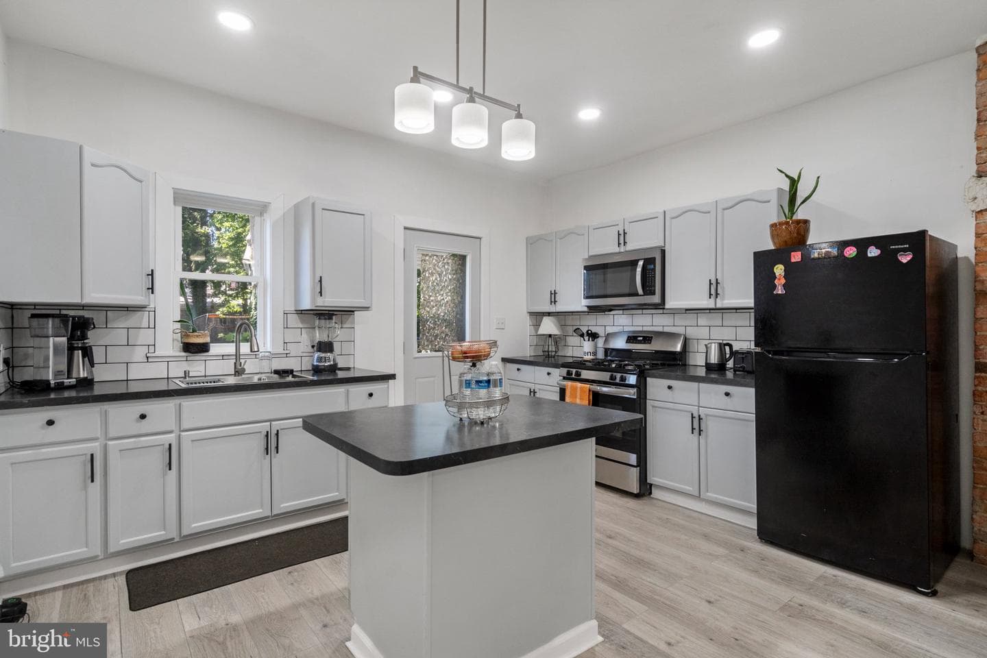 723 W King Street photo 9