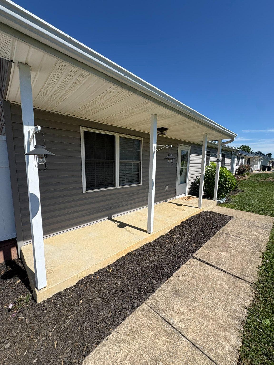 271 Mimosa Drive photo 3