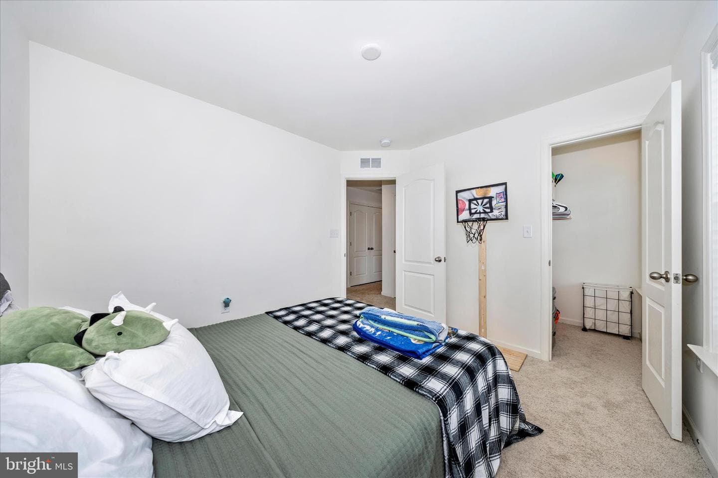 231 Pindar photo 26