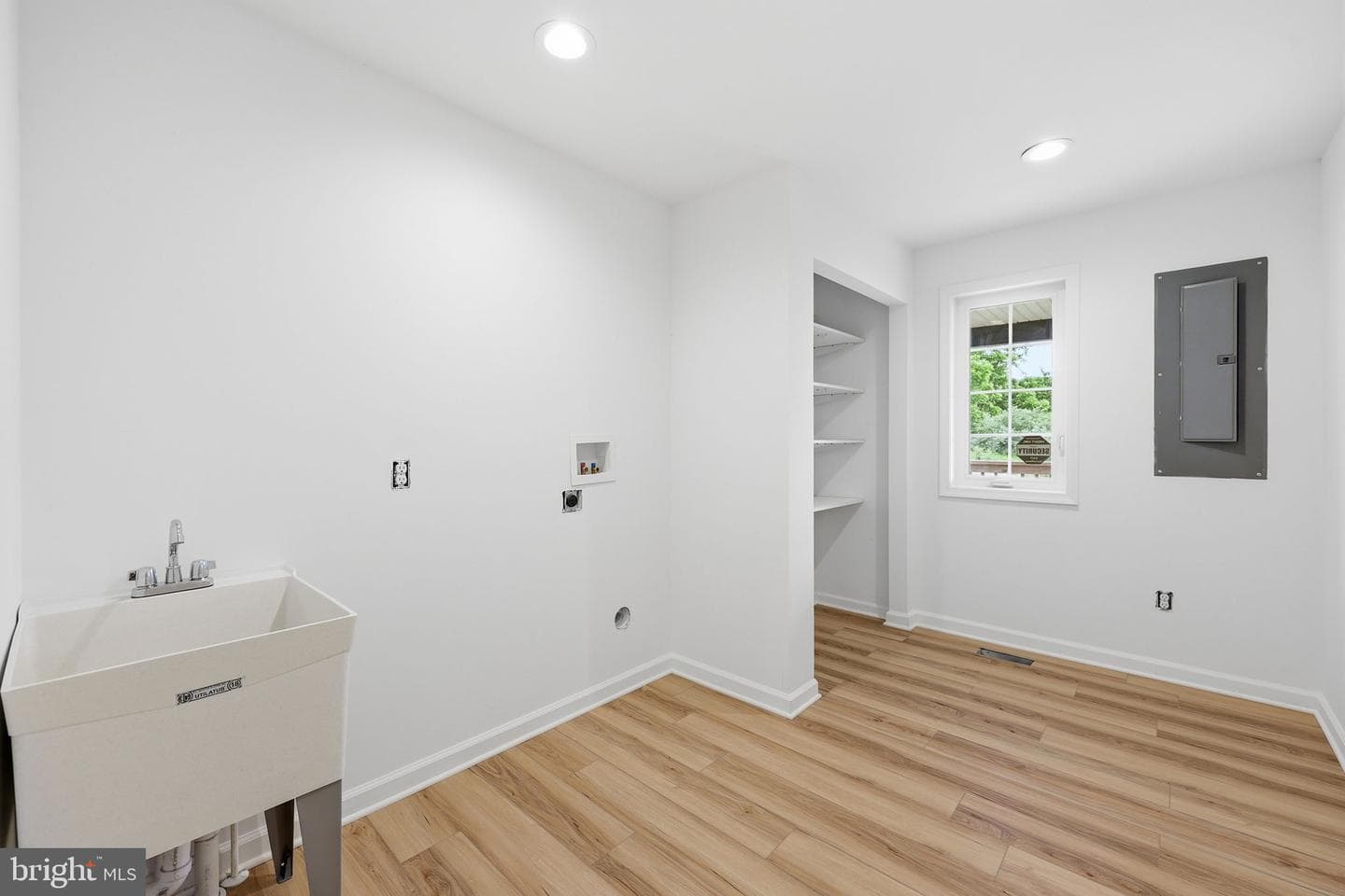 8757 Hedgesville Road photo 17