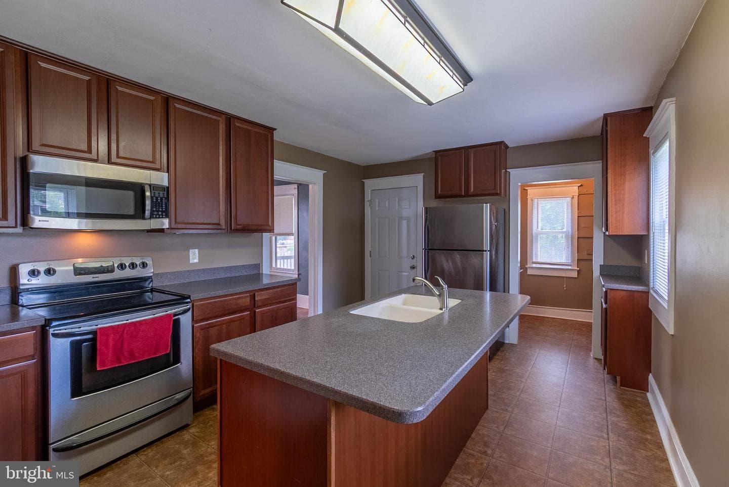 405 Porter Avenue photo 11