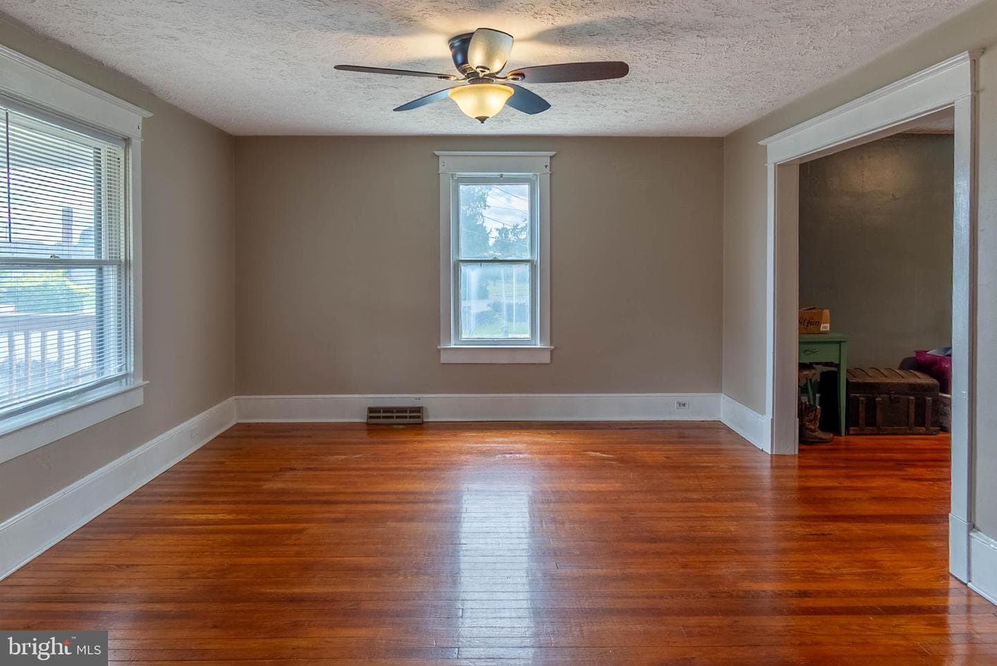 405 Porter Avenue photo 8