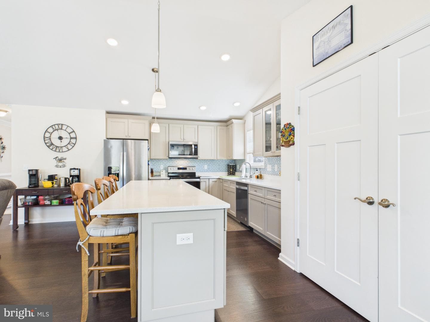 185 Twickenham Drive photo 28