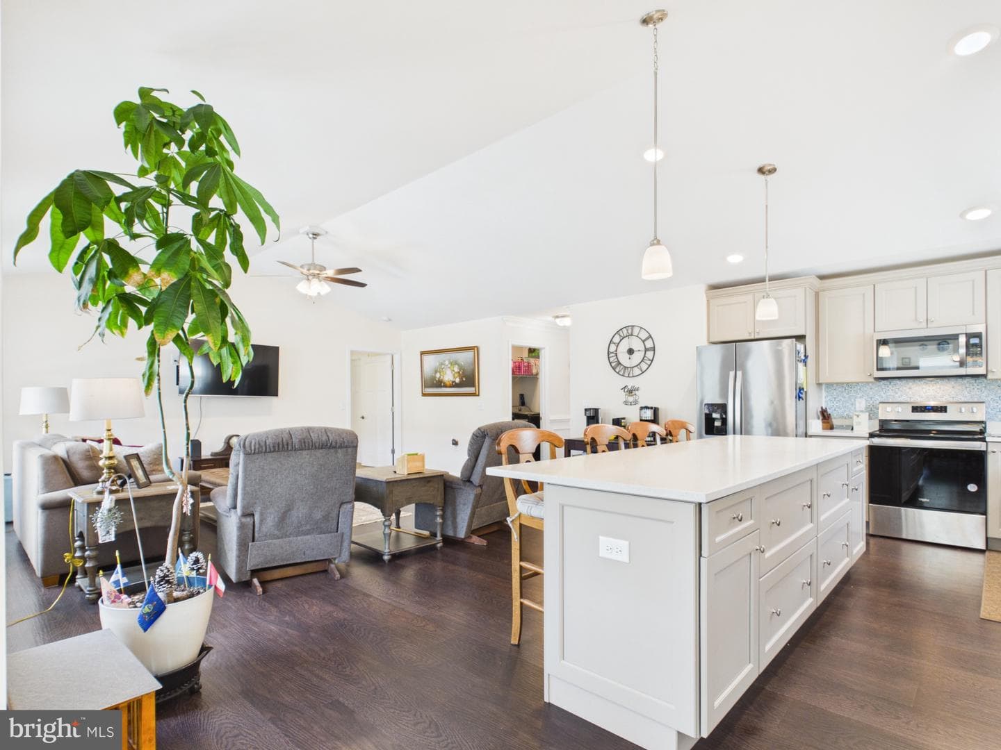 185 Twickenham Drive photo 33
