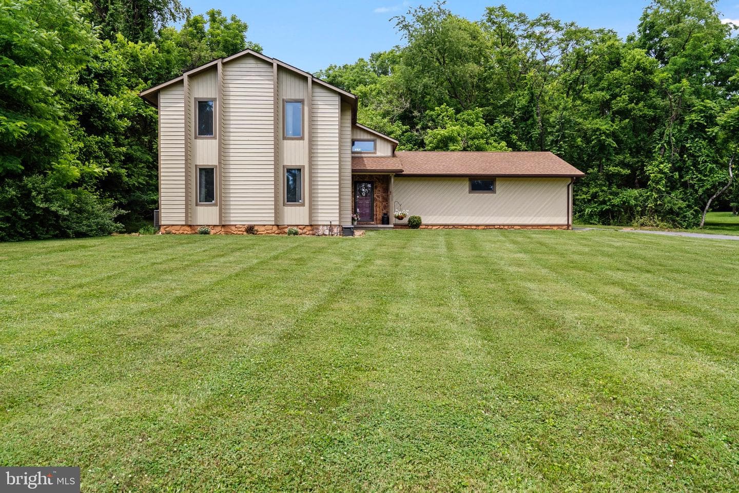 903 Colston Drive, Falling Waters