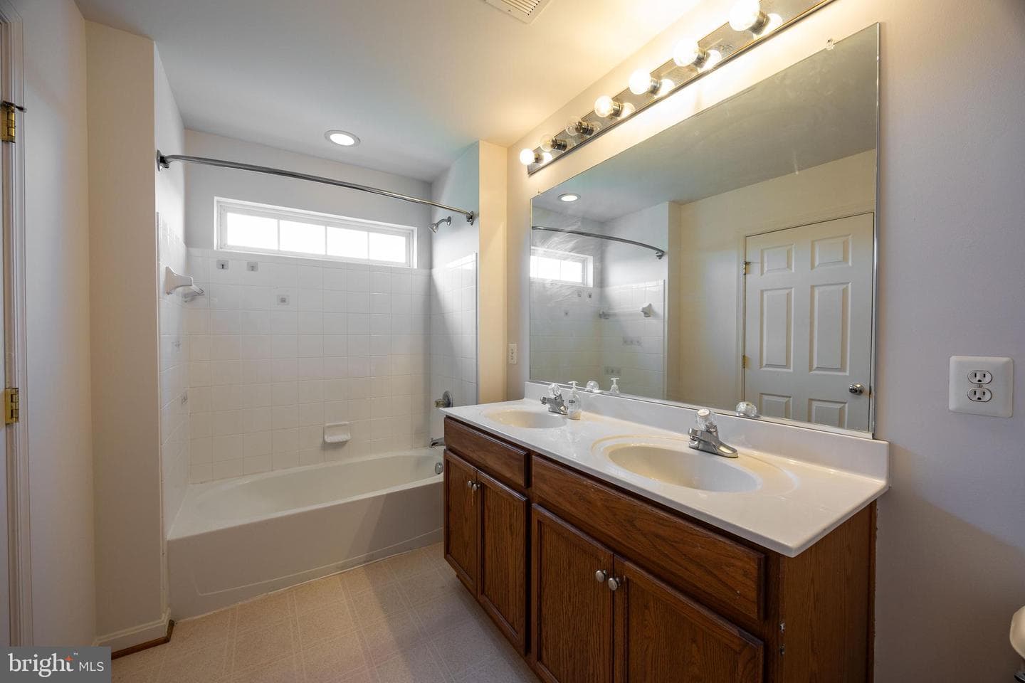42 Magellan Drive photo 39