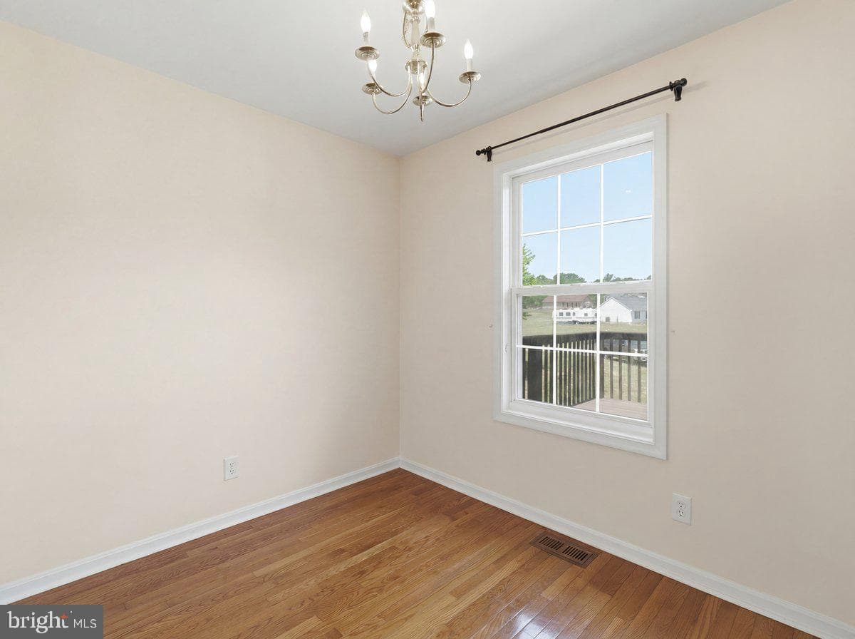 106 Sir Washington Street photo 11