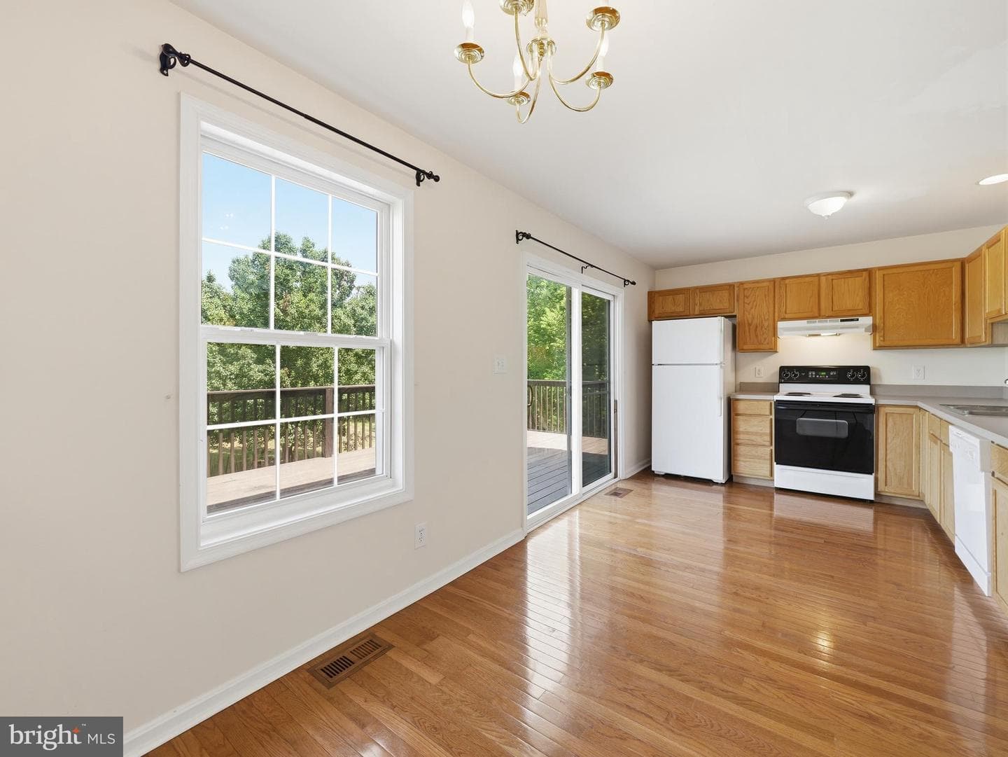 106 Sir Washington Street photo 12