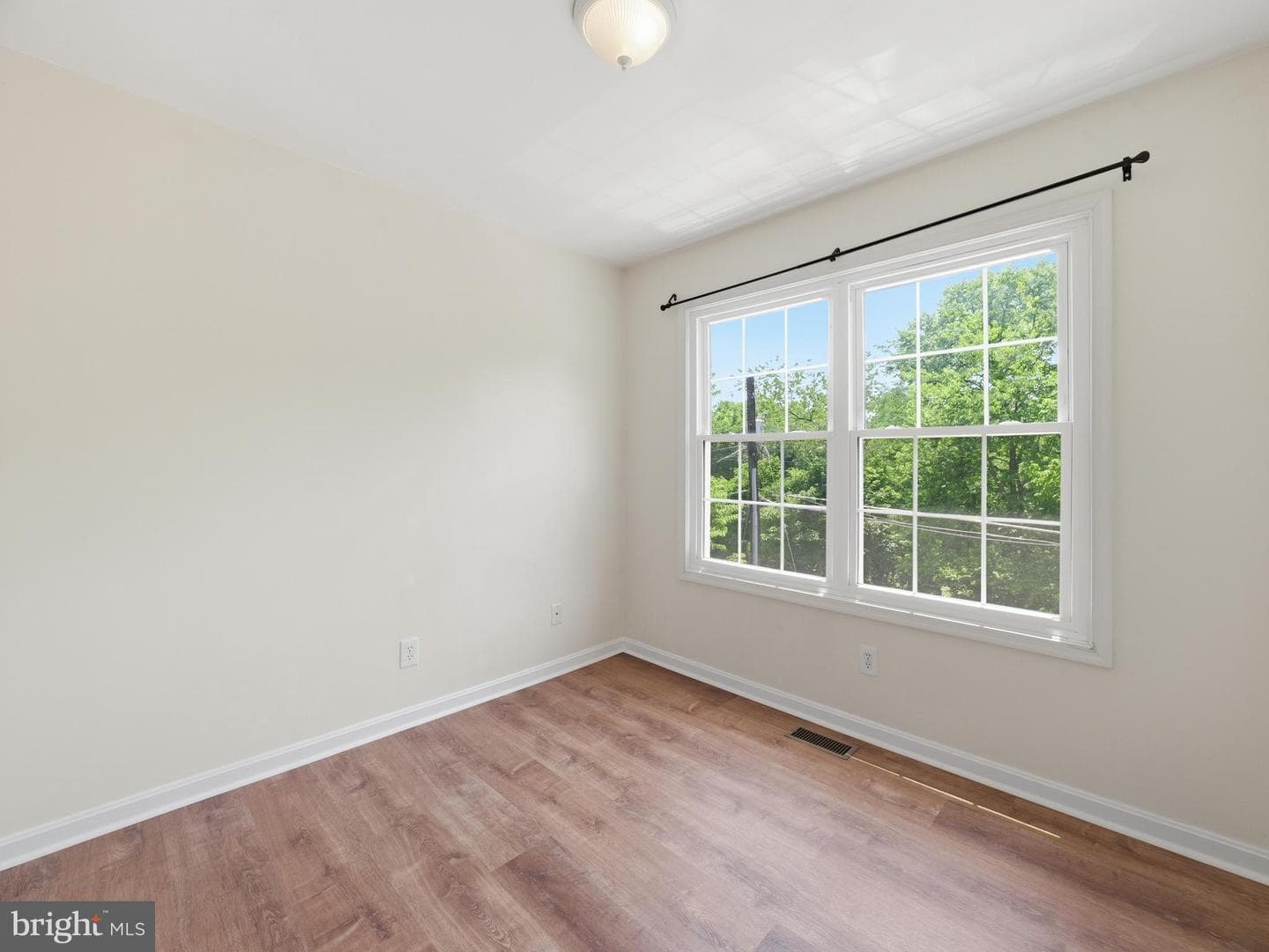 106 Sir Washington Street photo 19