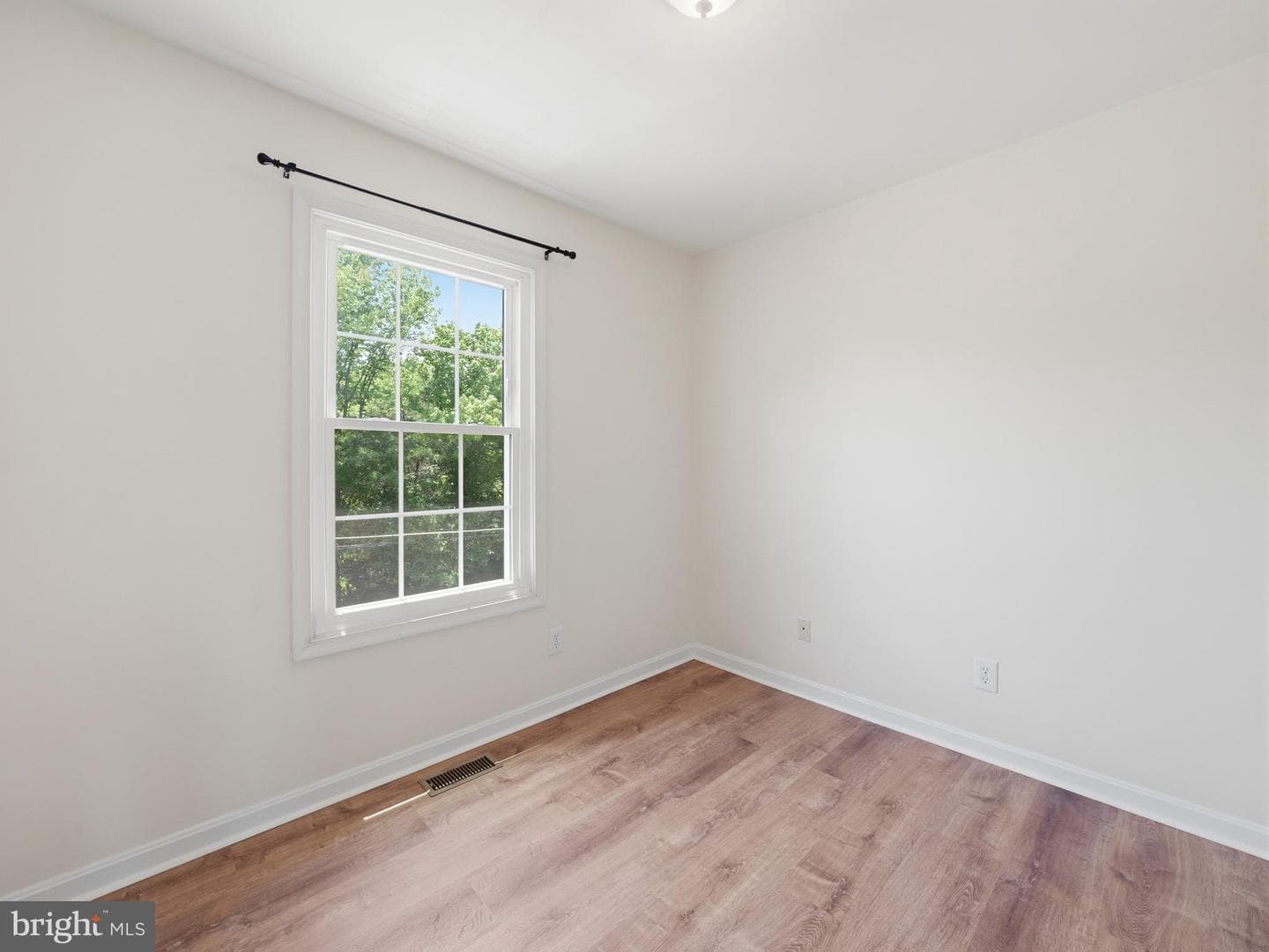 106 Sir Washington Street photo 21