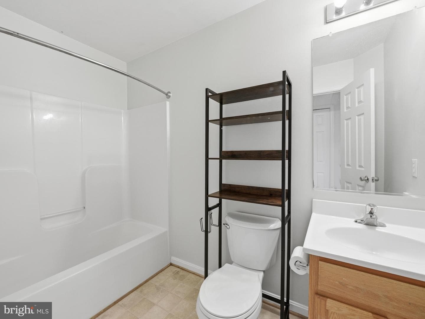 106 Sir Washington Street photo 23