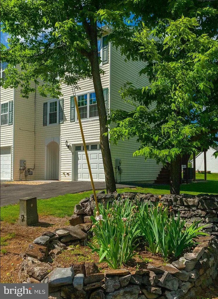 106 Sir Washington Street photo 37