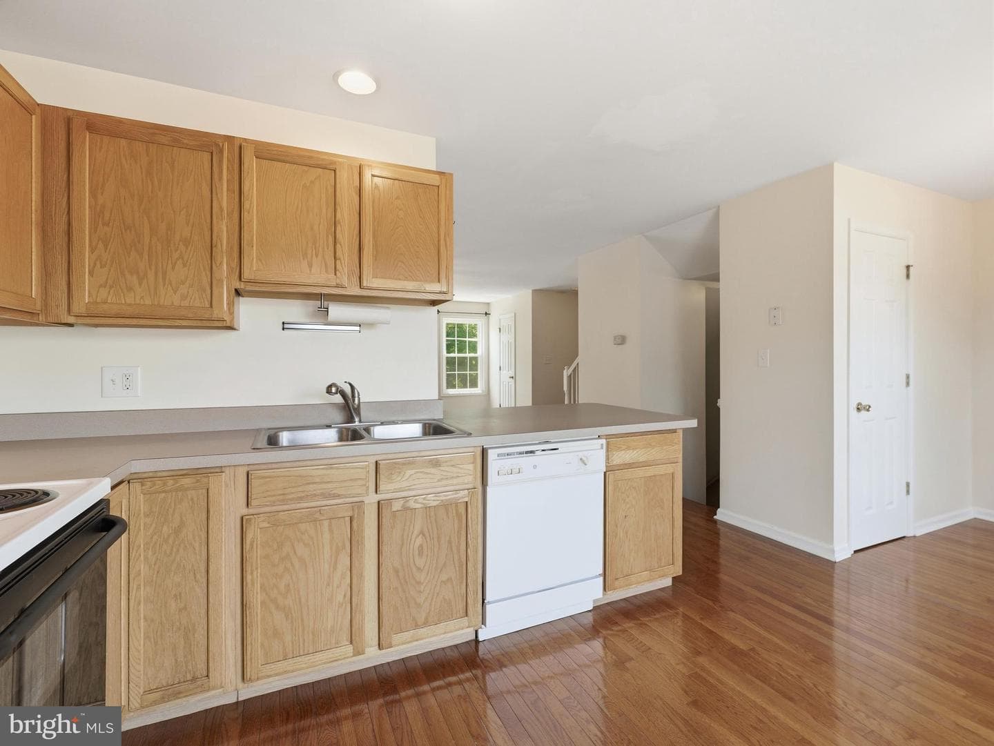 106 Sir Washington Street photo 6