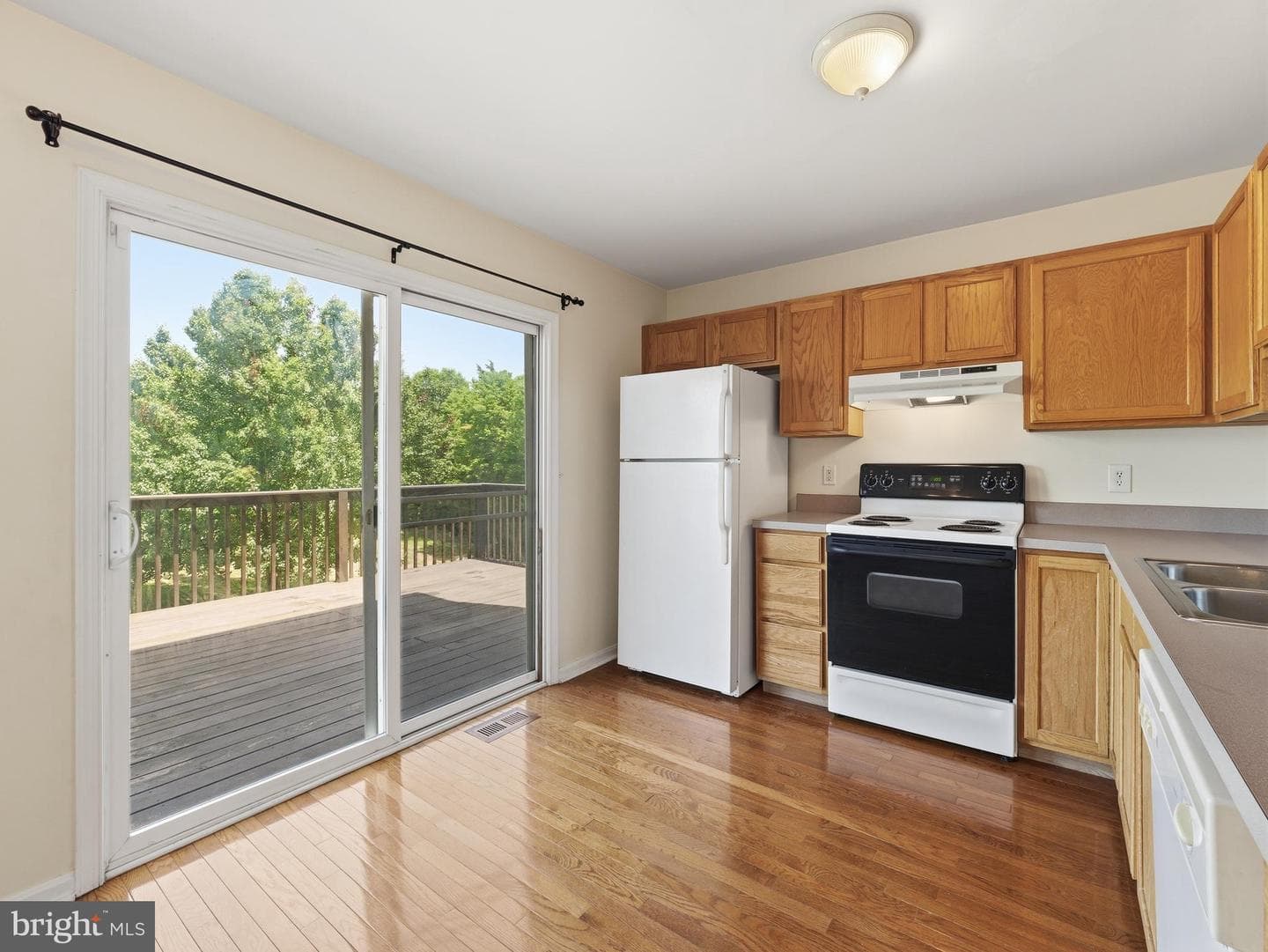 106 Sir Washington Street photo 7