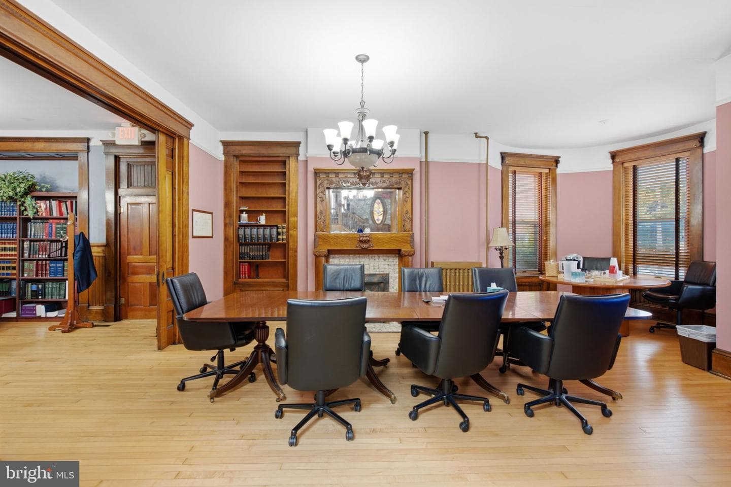 310 W Burke Street photo 25