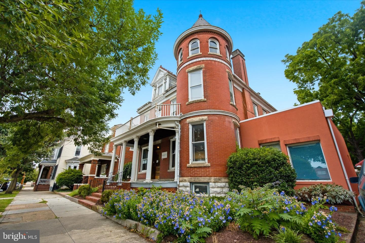 310 W Burke Street photo 3