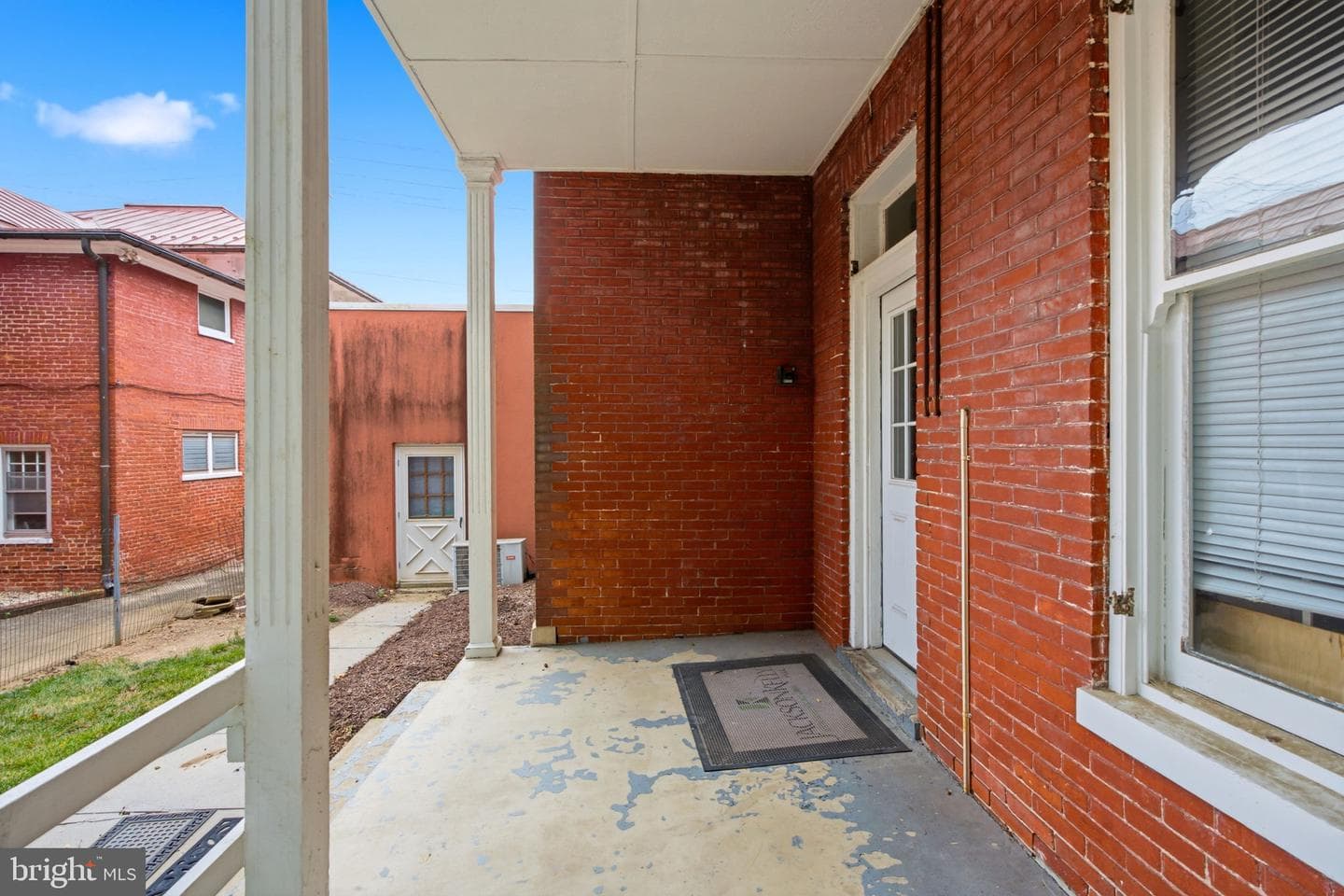 310 W Burke Street photo 42