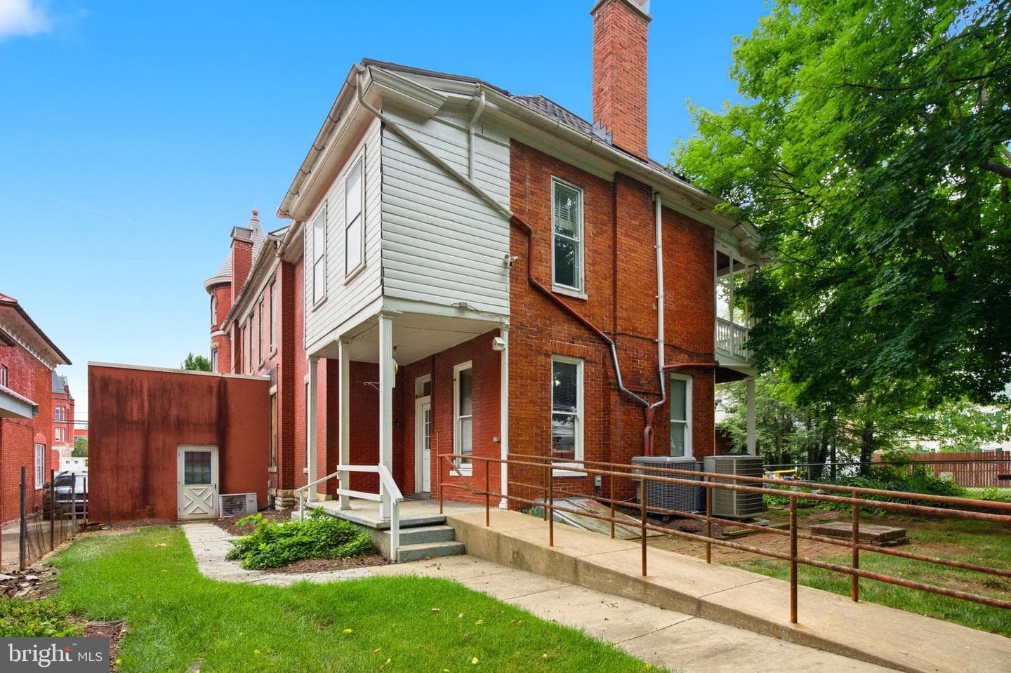 310 W Burke Street photo 7