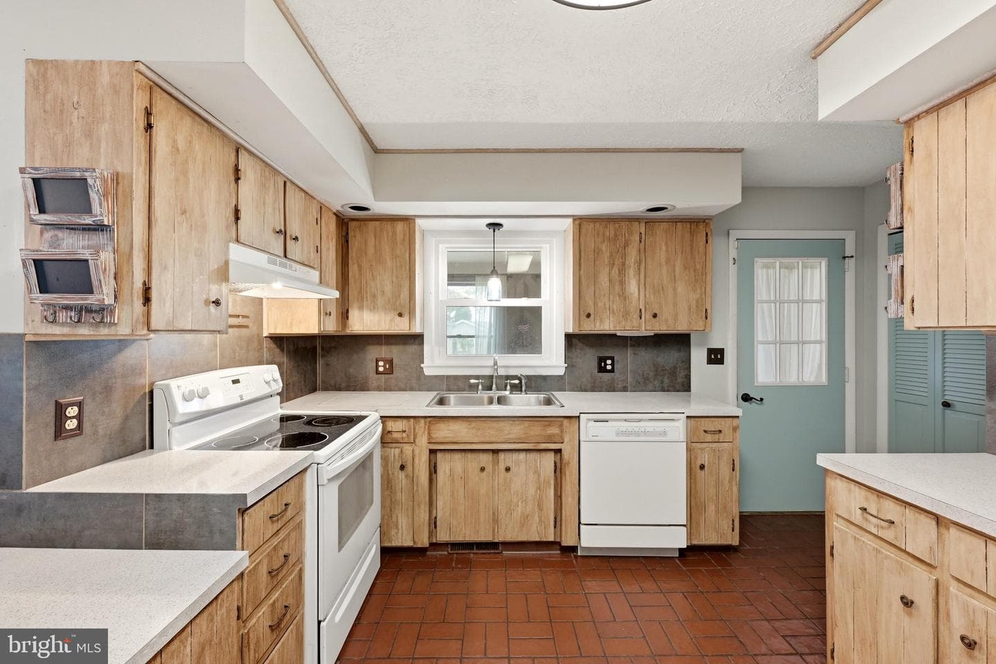 23 Drake Avenue photo 18