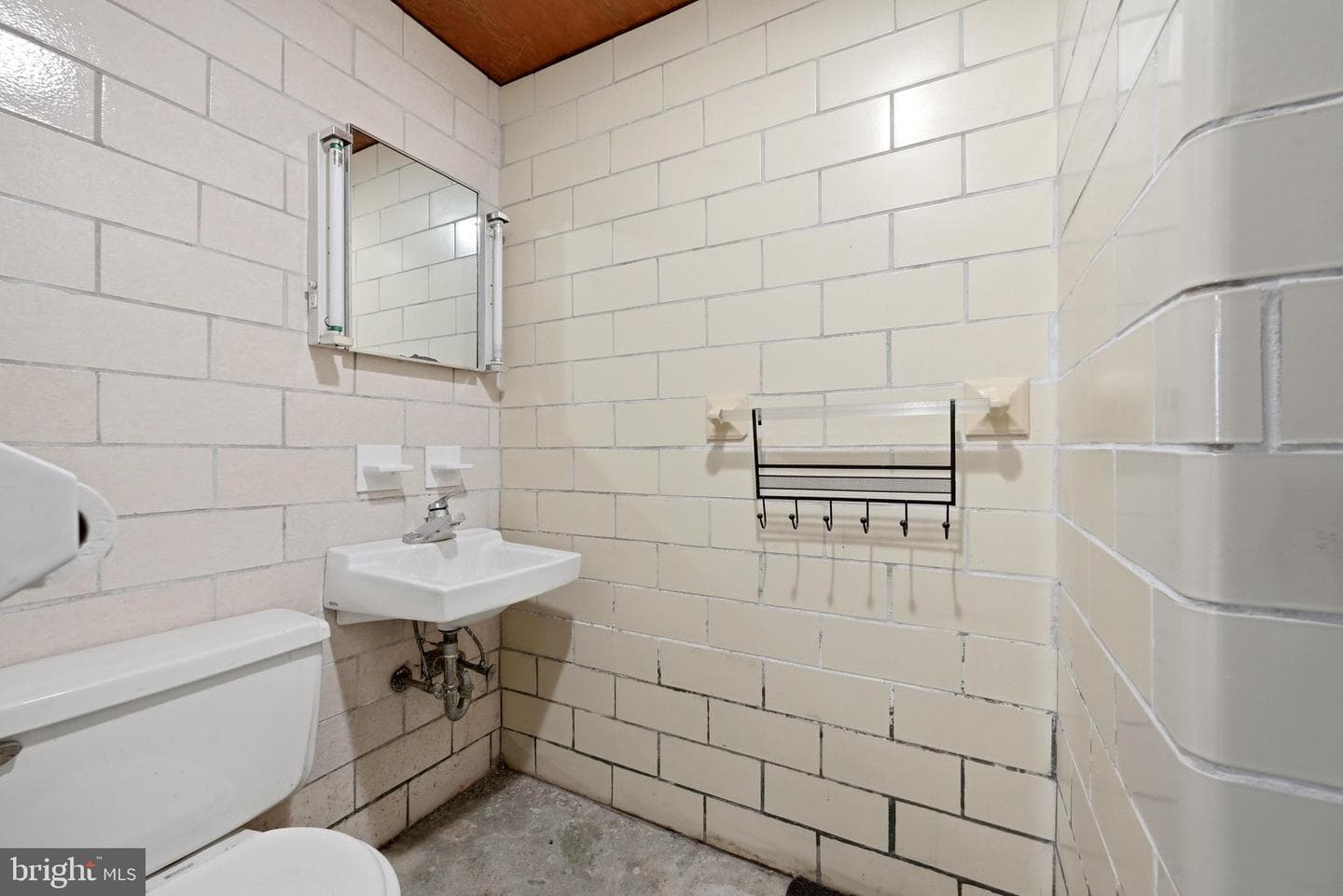 23 Drake Avenue photo 37