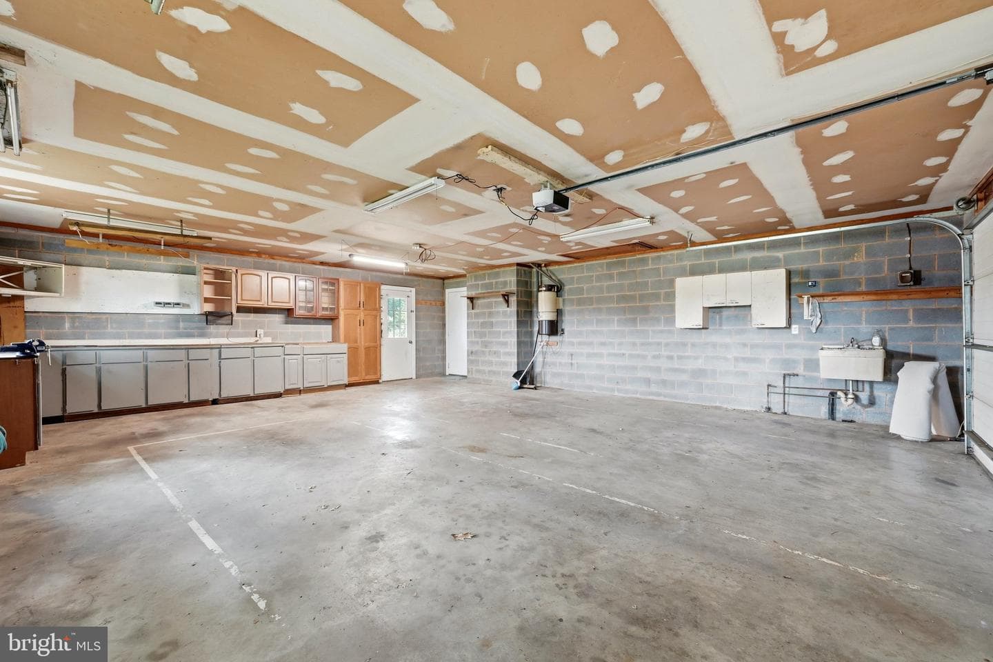 23 Drake Avenue photo 44