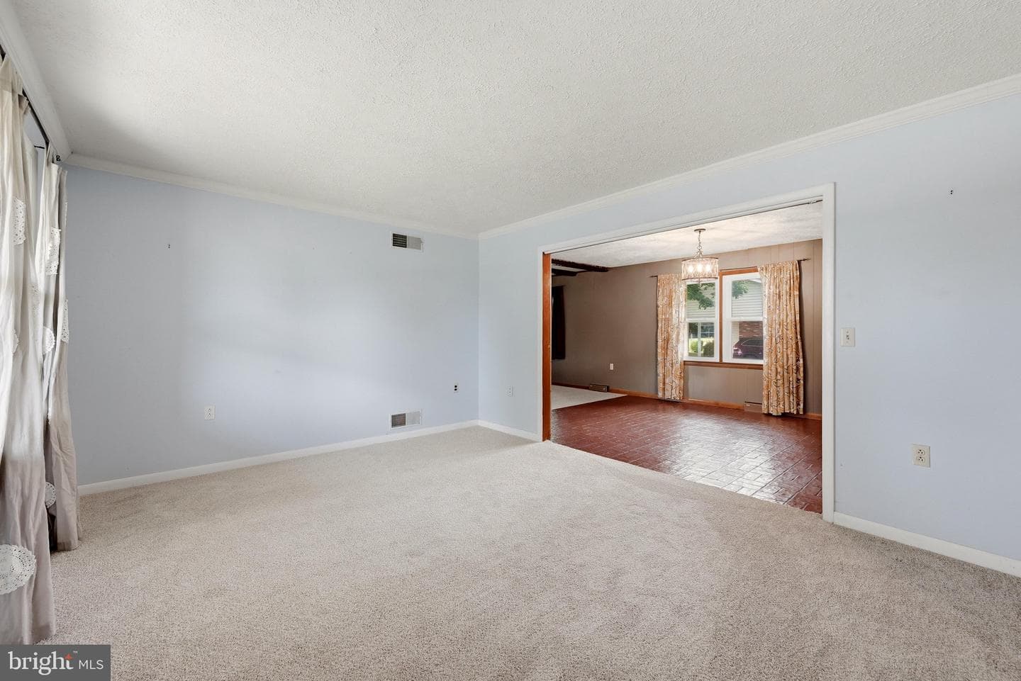 23 Drake Avenue photo 8