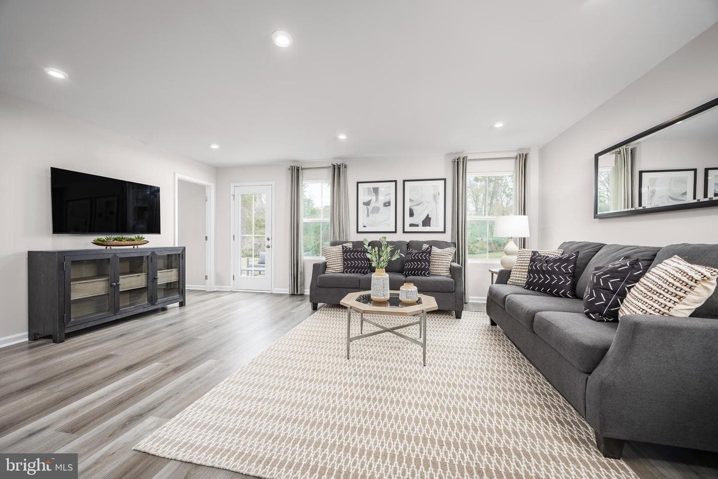 1331 Inola Court, Inwood