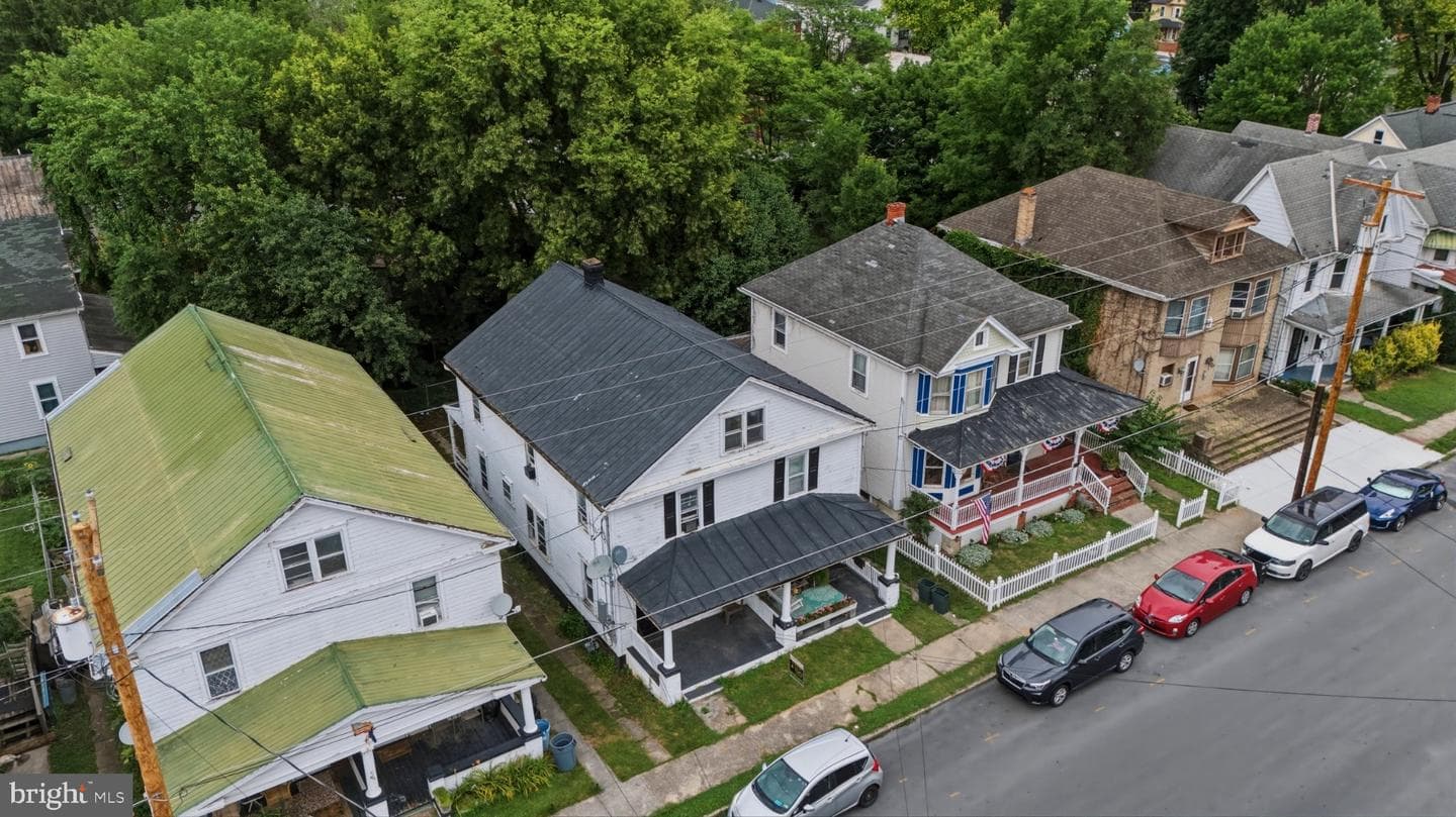730 W John Street photo 13