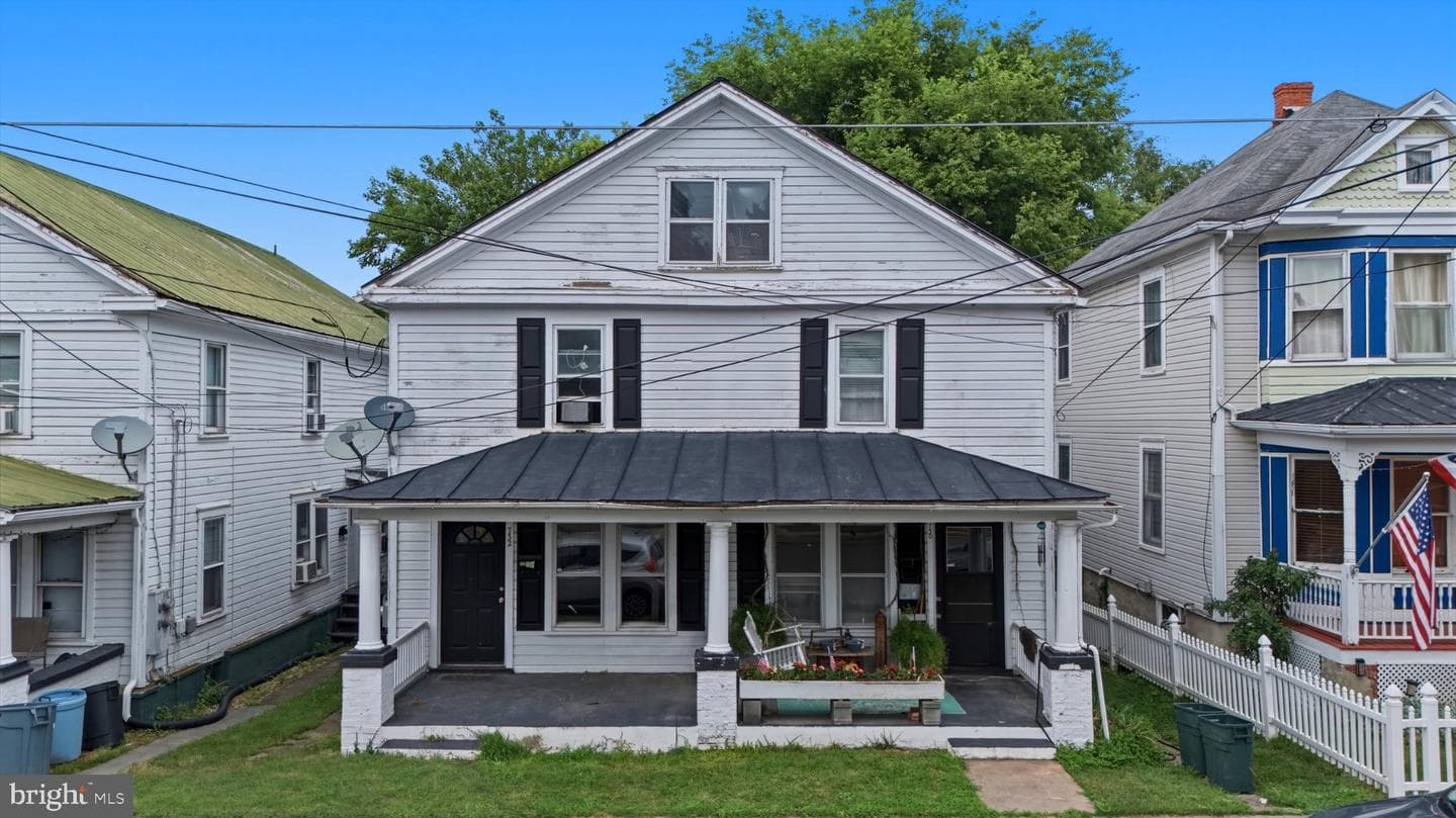 730 W John Street photo 4