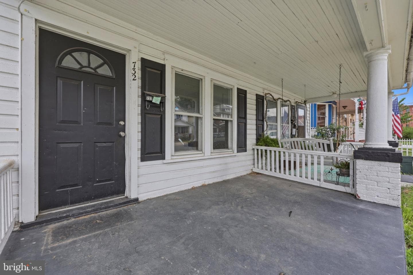 730 W John Street photo 9