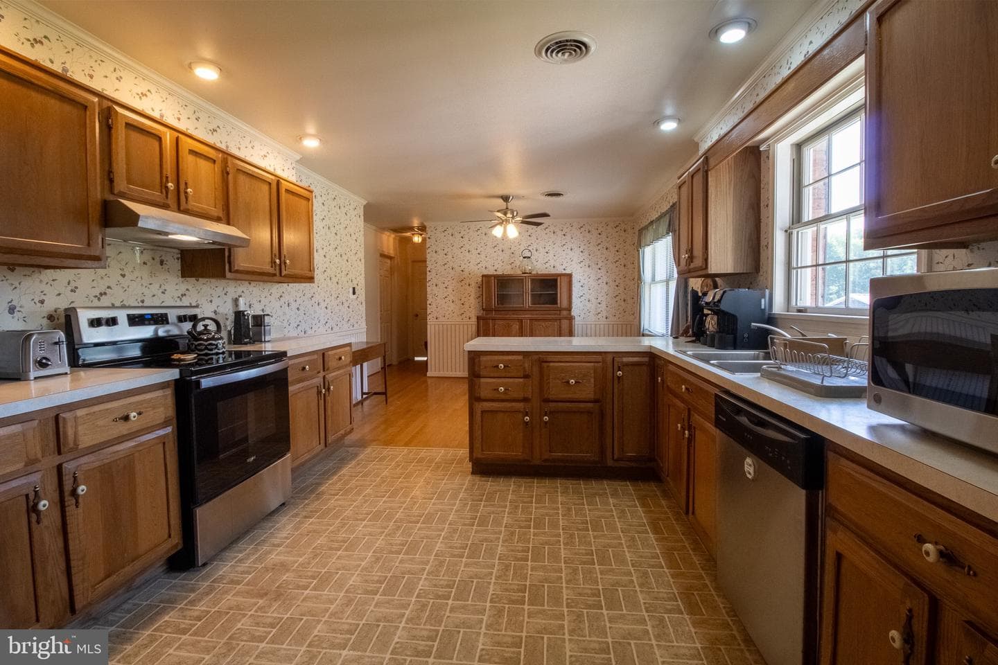 91 Meadowbrook Drive photo 22