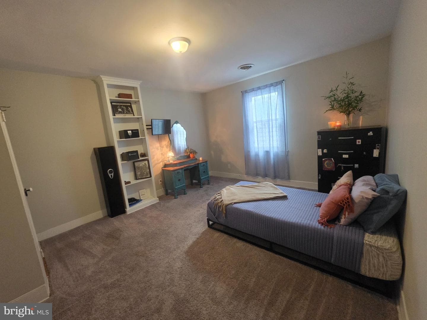 417 W Burke Street photo 14