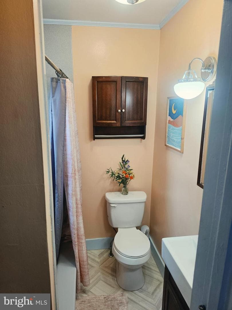 417 W Burke Street photo 17