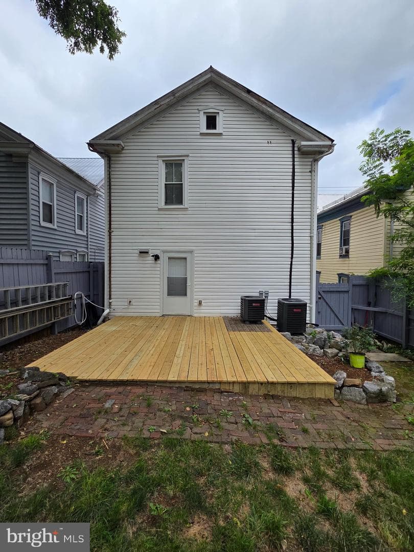 417 W Burke Street photo 20