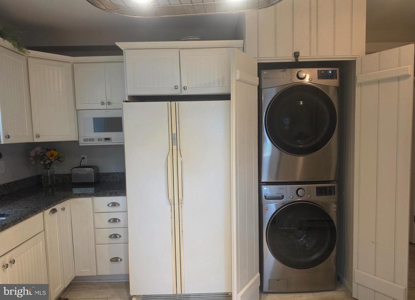 417 W Burke Street photo 4
