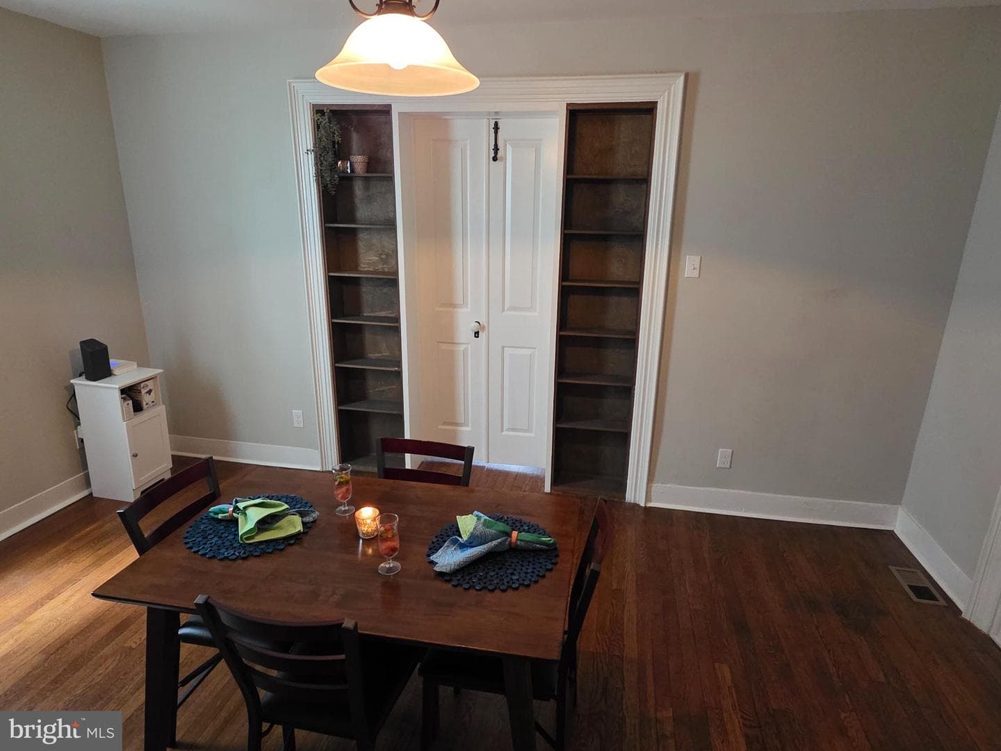 417 W Burke Street photo 8