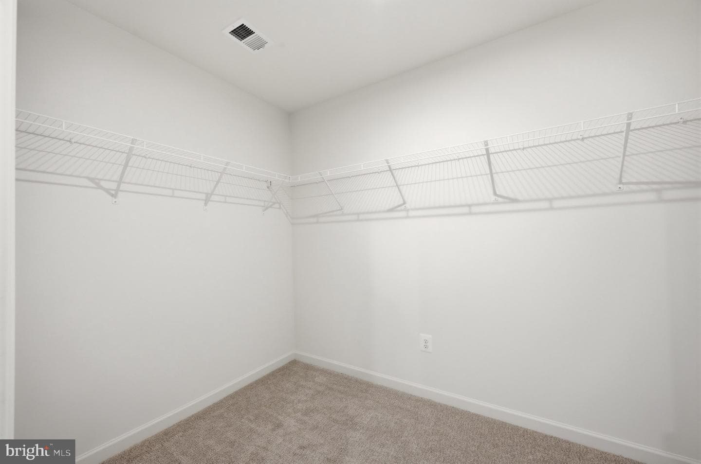 462 Ludgate Manor photo 29