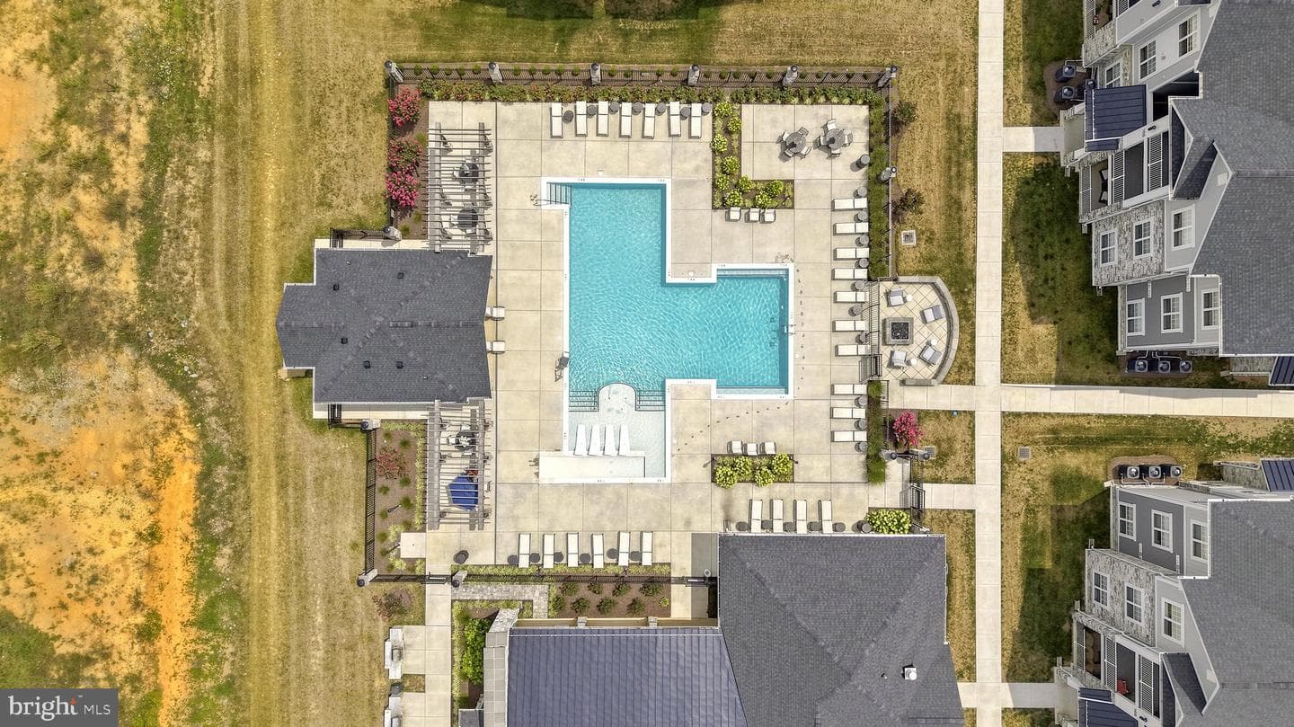 462 Ludgate Manor photo 52