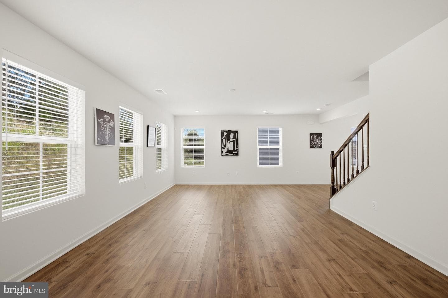462 Ludgate Manor photo 9