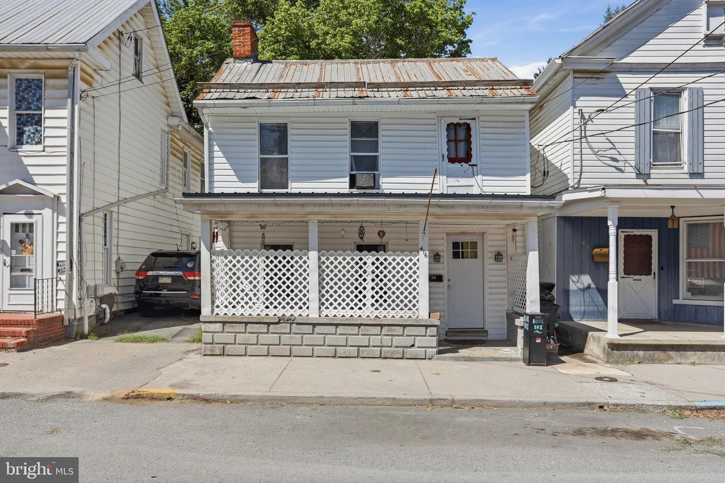416 W John Street photo 1
