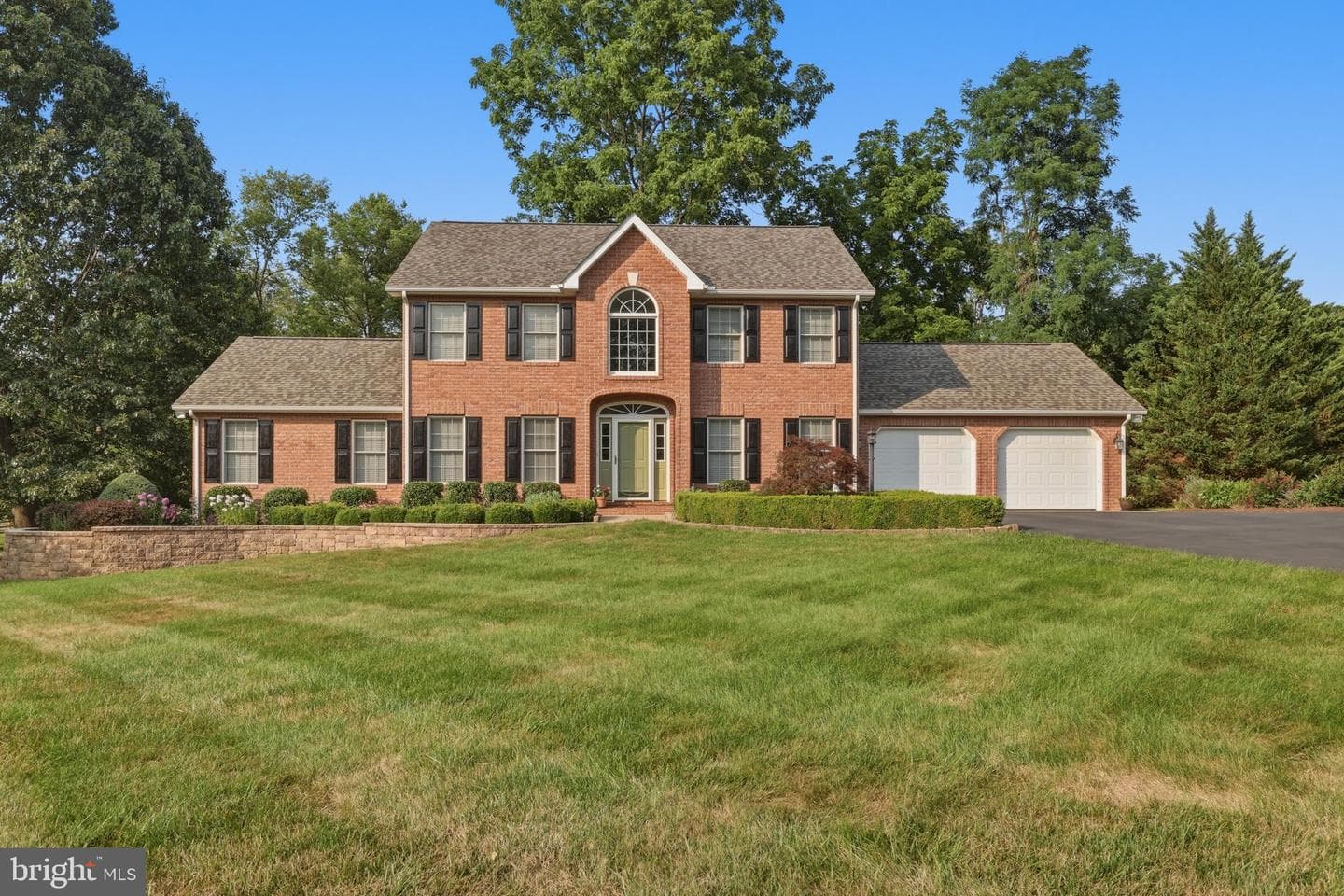 221 Hadley Drive photo 3