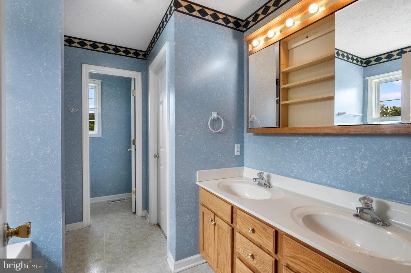 75 Barlow Court photo 15