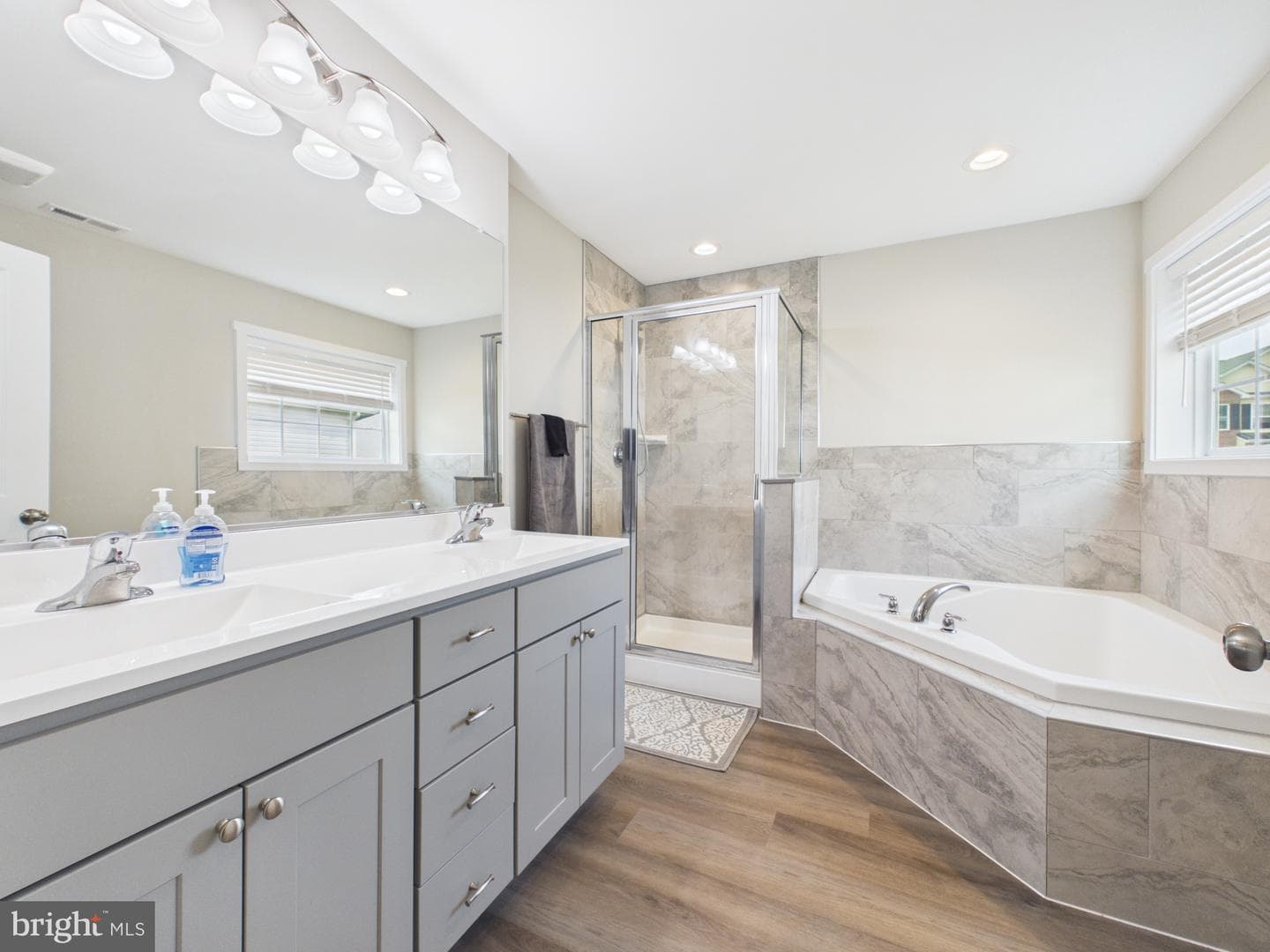130 Constellation Road photo 24