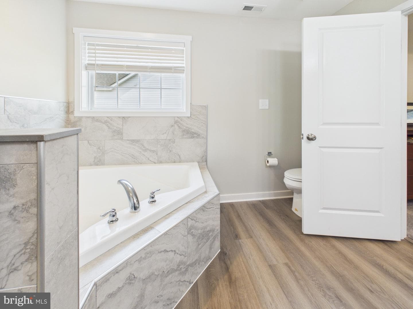 130 Constellation Road photo 25