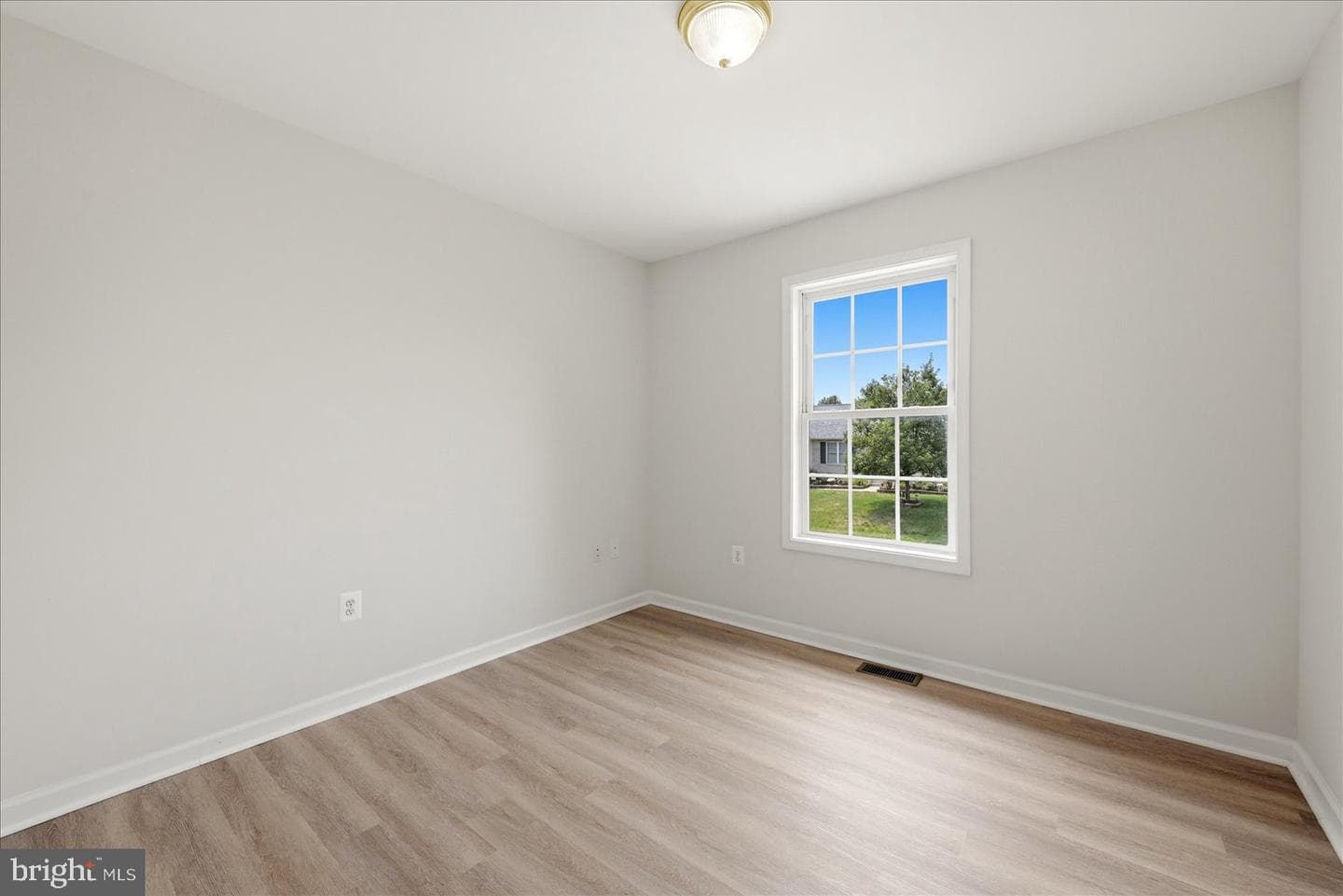 224 Ford Circle photo 17