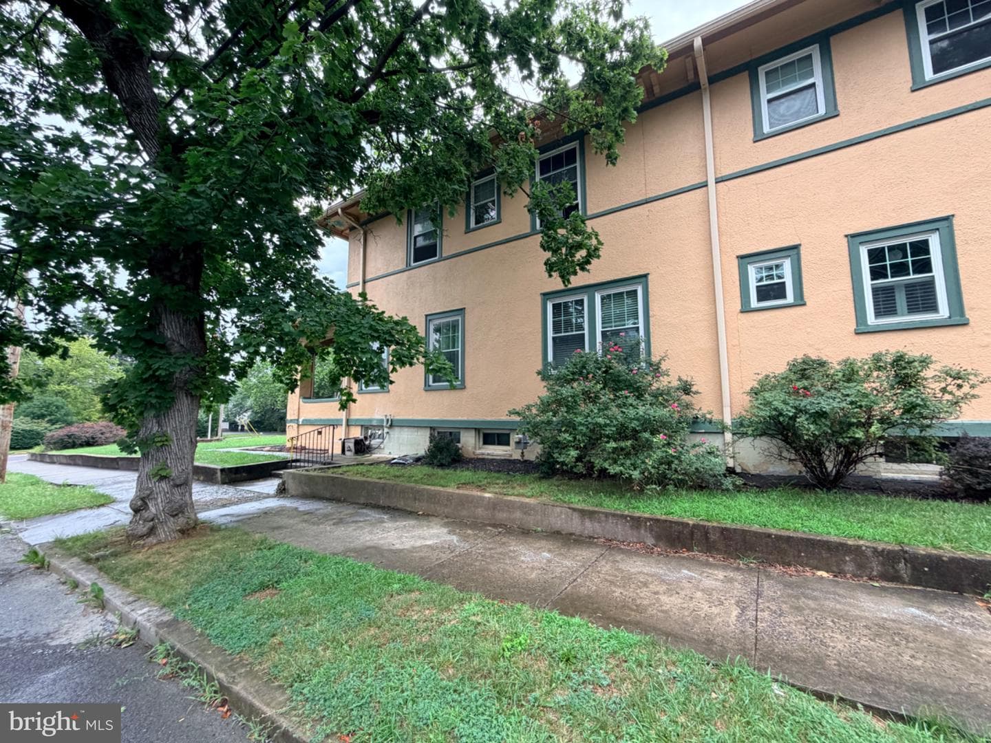 1025 W King Street photo 6