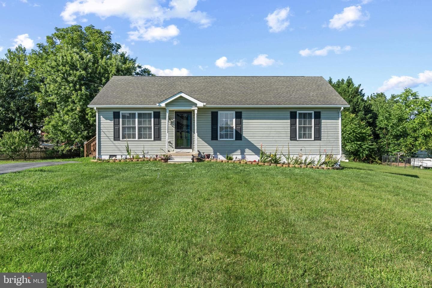 112 Larry Way photo 1